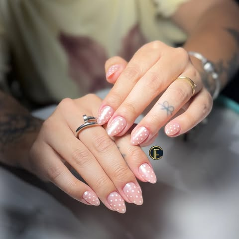 Trabalho de nail design feito no salão